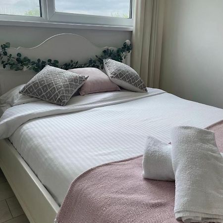 Cozy Flat 15 Mins From City Centre With Parking Apartment Cardiff Exterior photo